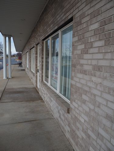 Retail For Lease: 950 Corporate Pkwy, Wentzville, MO 63385